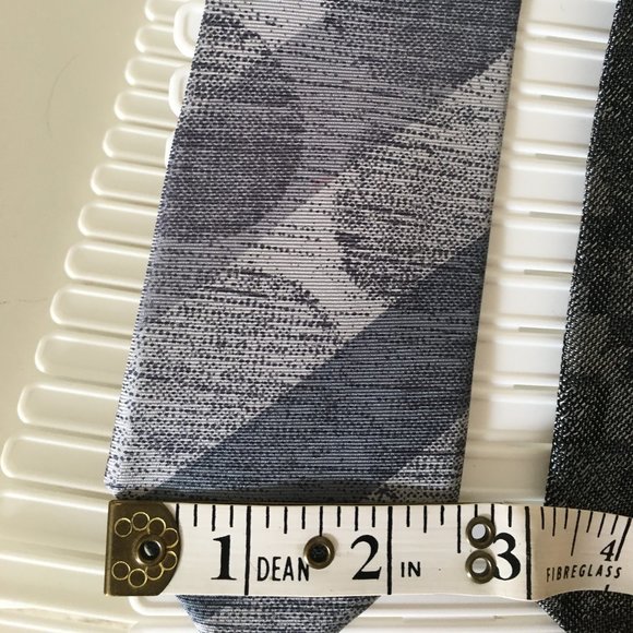 Stylish pair of Men's Silk Ties - Picture 3 of 3